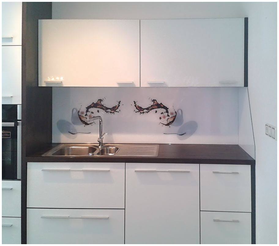 Steklena kuhinjska obloga