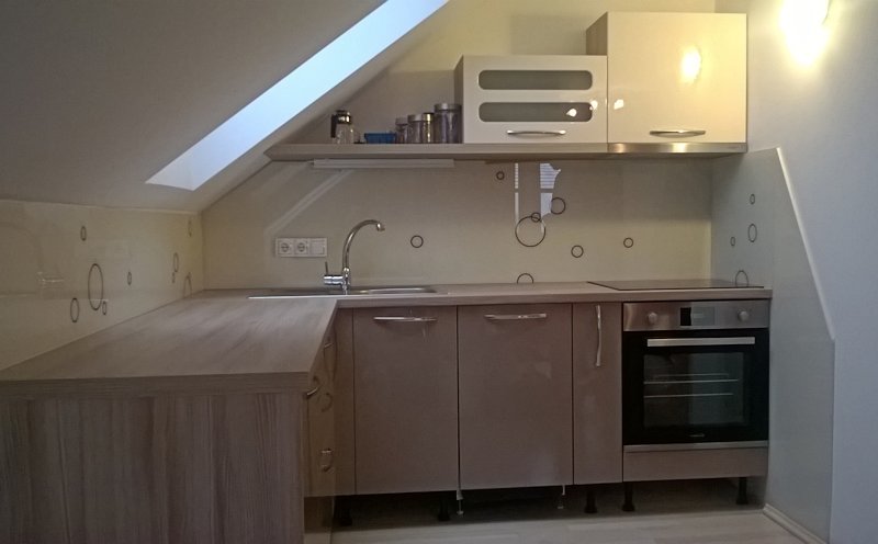 Steklena kuhinjska obloga