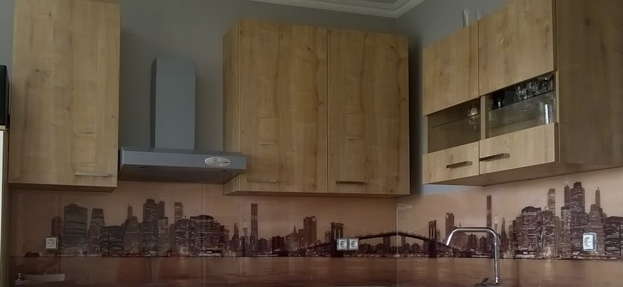 Steklena kuhinjska obloga