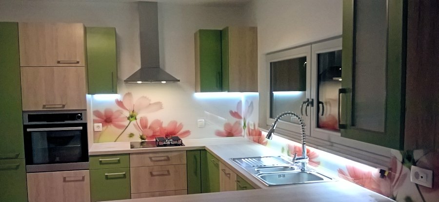 Steklena kuhinjska obloga